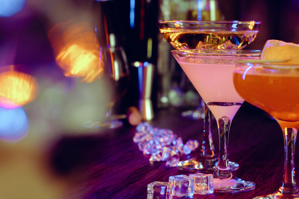 Como encontrar um bom Bar de Drinks: Serviço de bebidas alcoólicas e não alcoólicas (bartenders) para casamentos